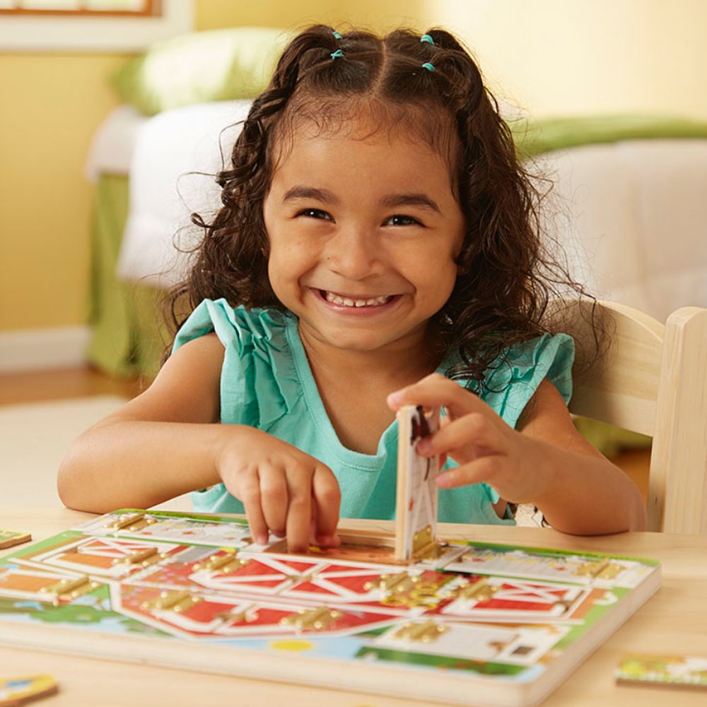 Melissa & Doug Magnetic Hide & Seek Farm