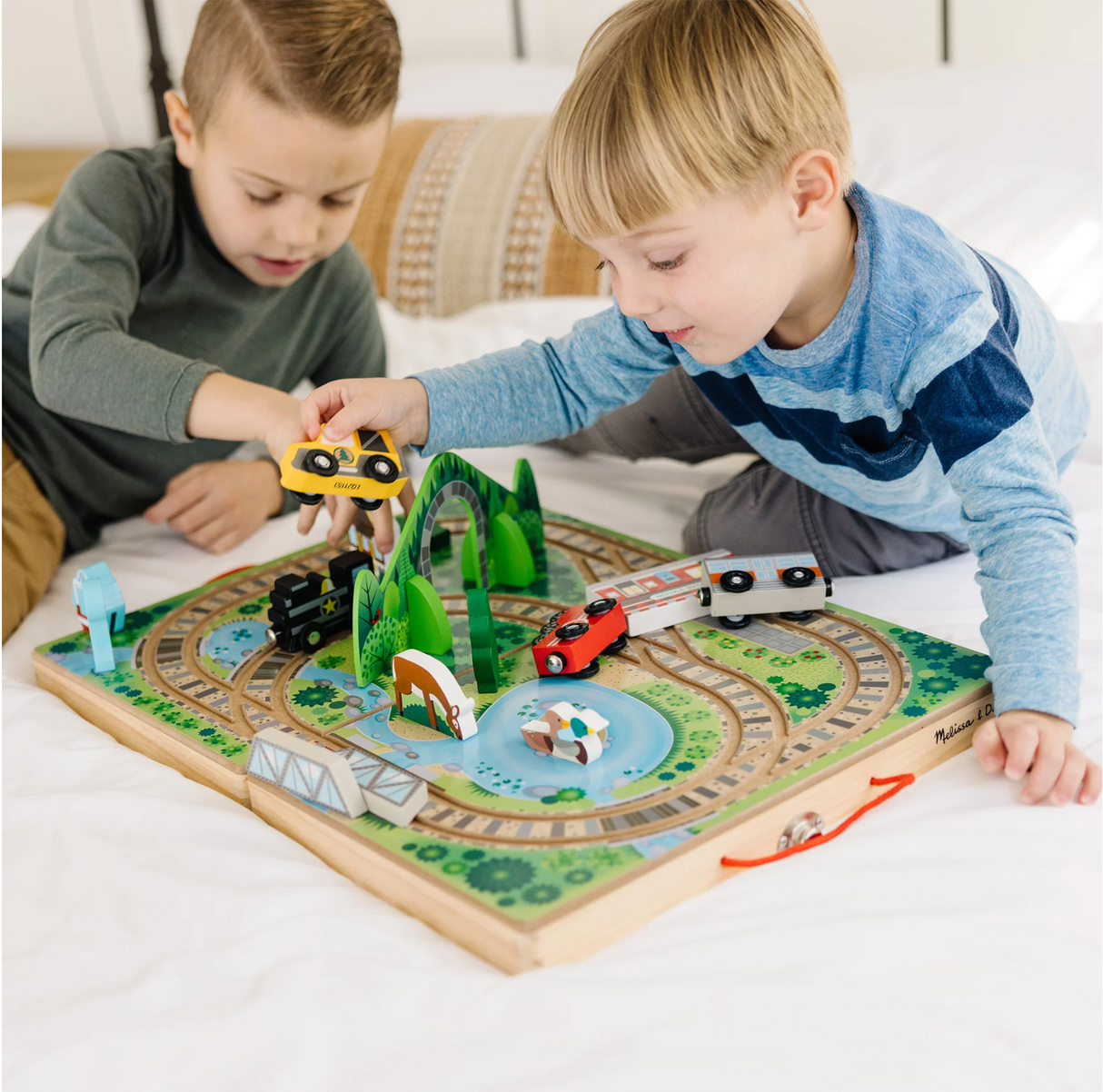 Melissa & Doug's Take-Along Railroad