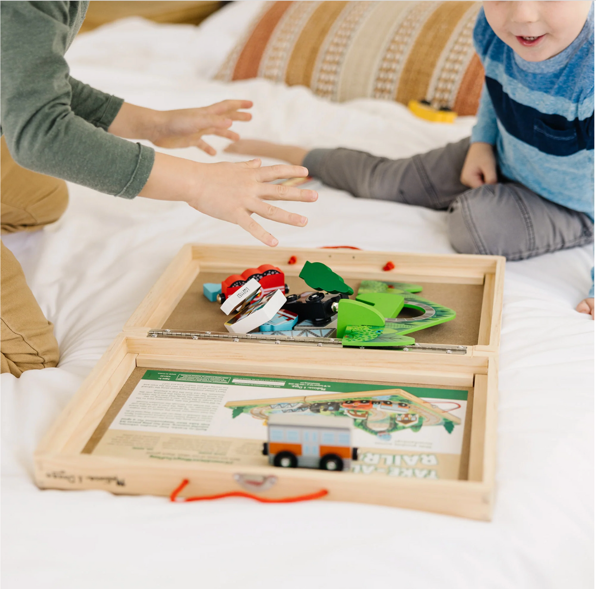 Melissa & Doug's Take-Along Railroad