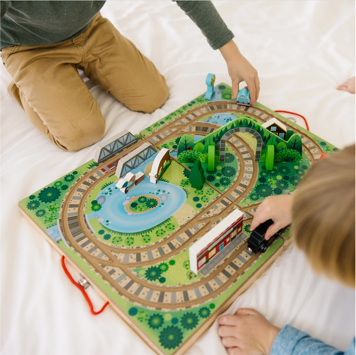 Melissa & Doug's Take-Along Railroad